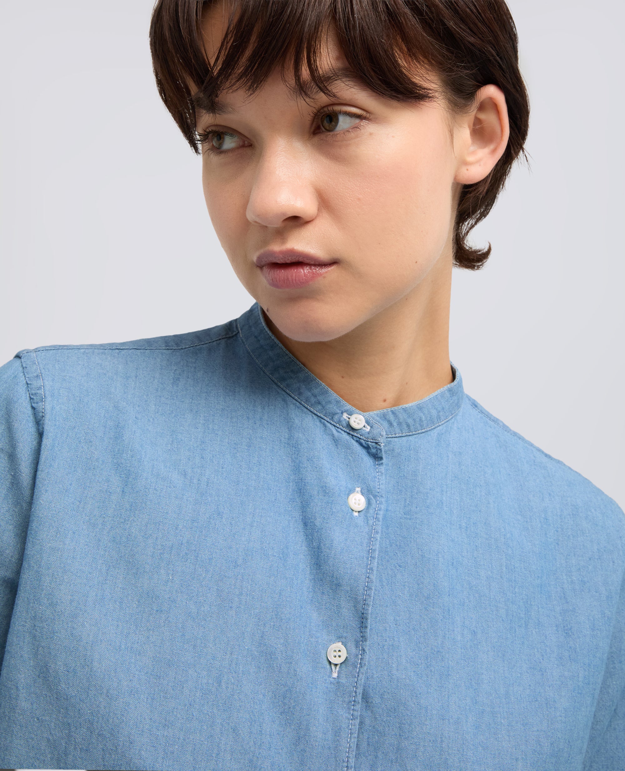 CAMICIA IN CHAMBRAY COTONE GIAPPONESE CON COLLO ALLA COREANA - DENIM CHIARO - Image 4