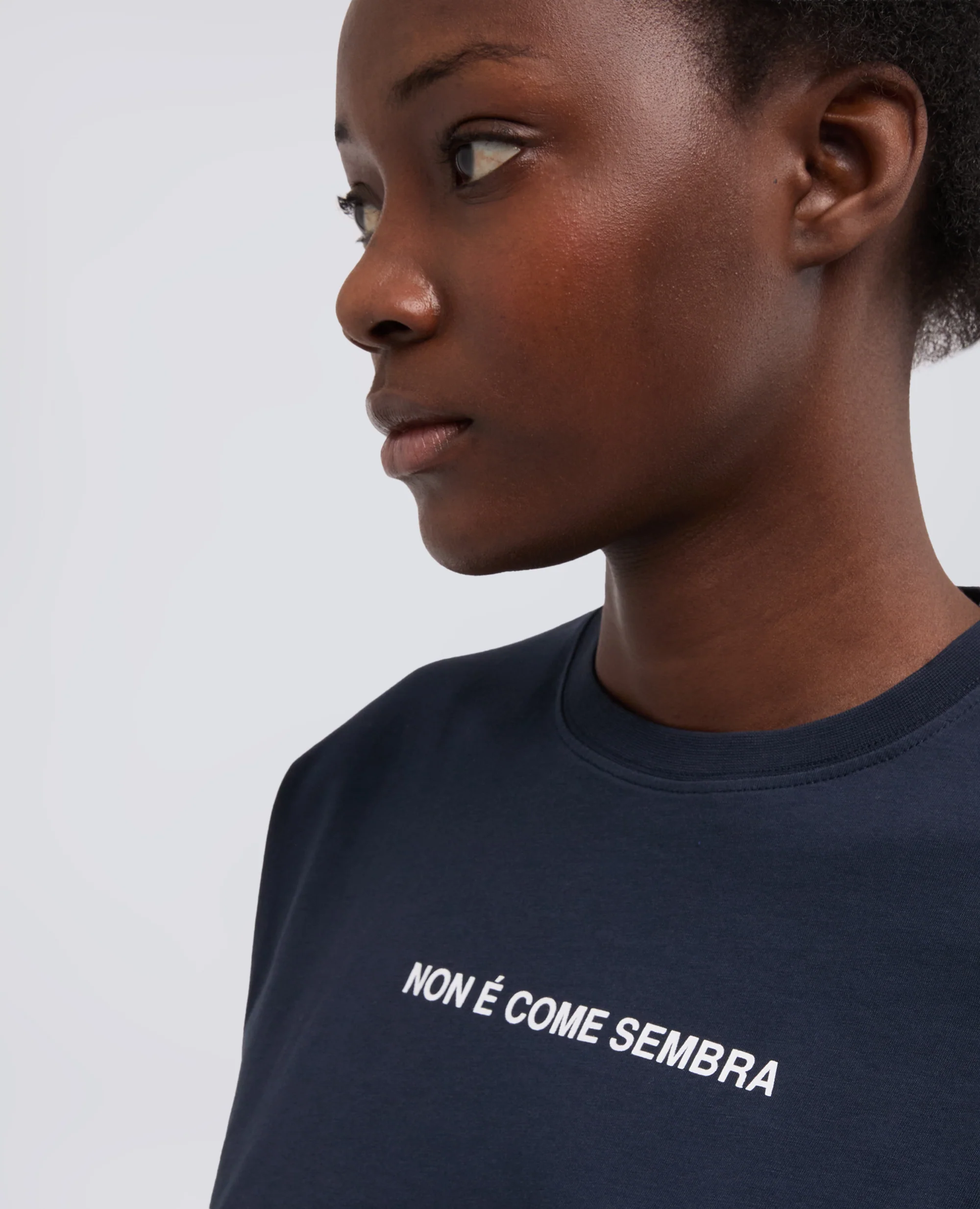 T-SHIRT IN JERSEY DI COTONE CON STAMPA -NON E COME SEMBRA- - NAVY - Image 4