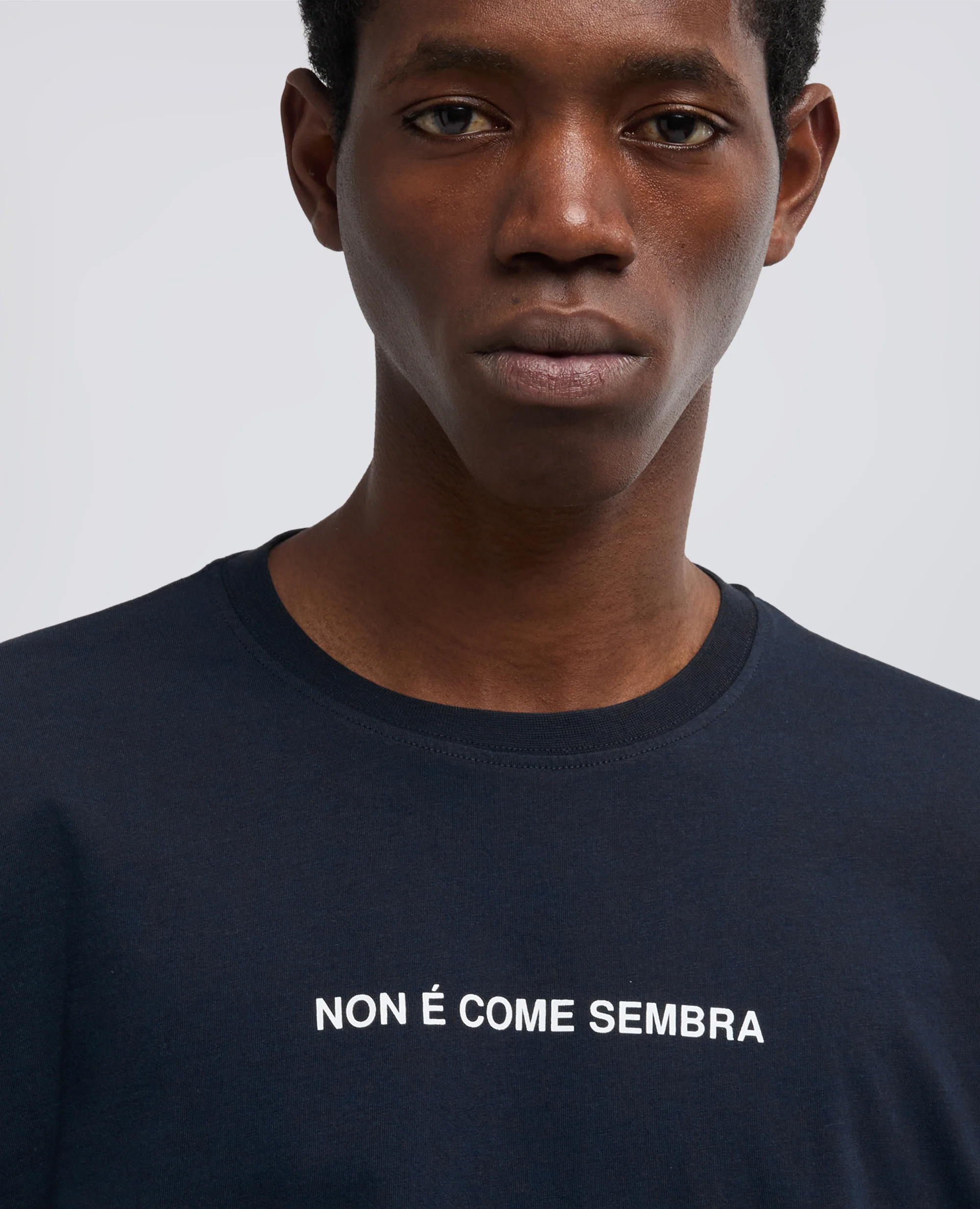 T-SHIRT IN JERSEY DI COTONE CON STAMPA -NON E COME SEMBRA- - NAVY - Image 4